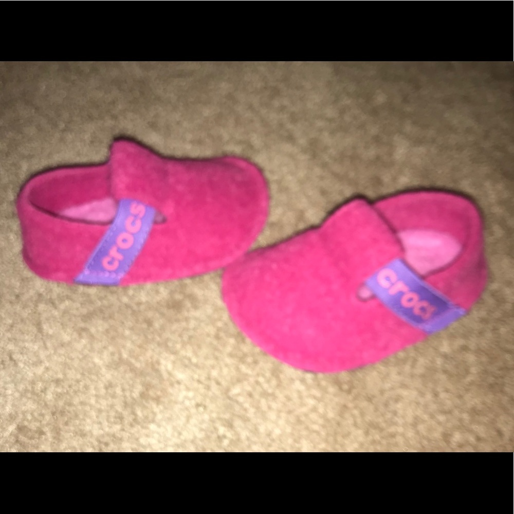 Crocs Baby Girl Size 4 Slippers NWT